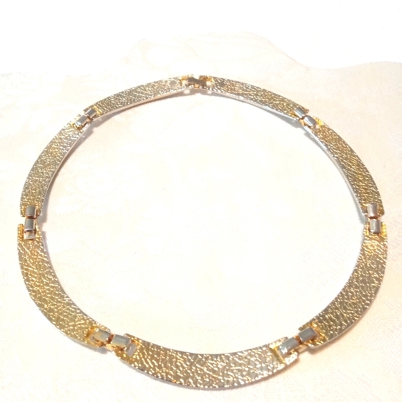 Vintage Curved Panel Link Necklace Gold Tone Choker 14 Inches Modern Vintage - Picture 4 of 5